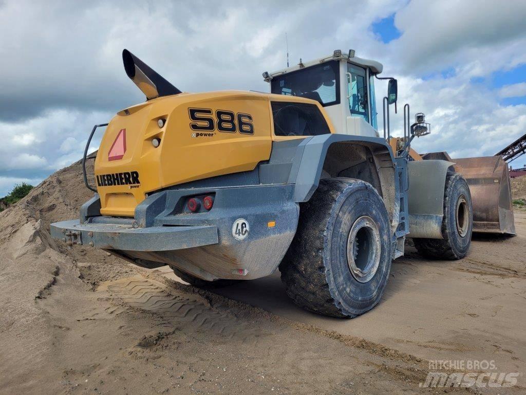 Liebherr L 586 Incarcator pe pneuri