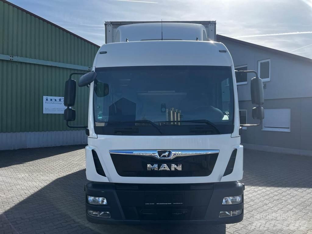 MAN TGL 8.220 Camion cu prelata