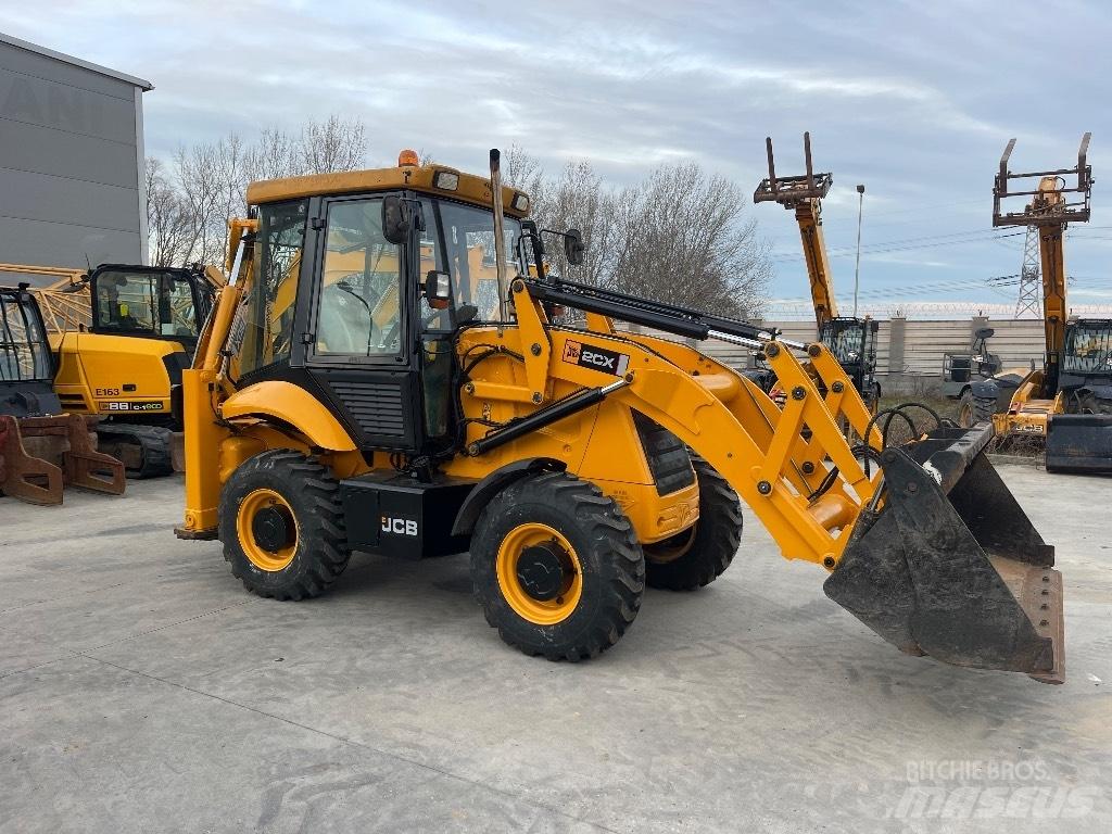 JCB 2 CX Buldoexcavatoare