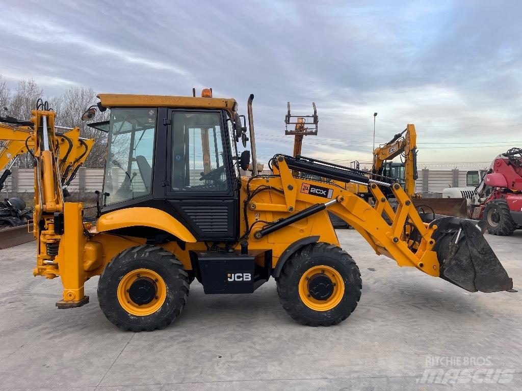 JCB 2 CX Buldoexcavatoare