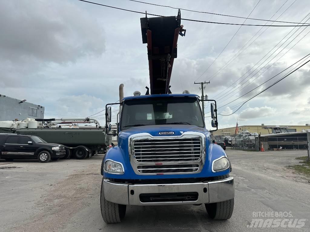 Freightliner M2 Camioane platforma/prelata