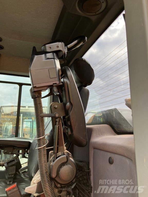 Liebherr L 566 Incarcator pe pneuri