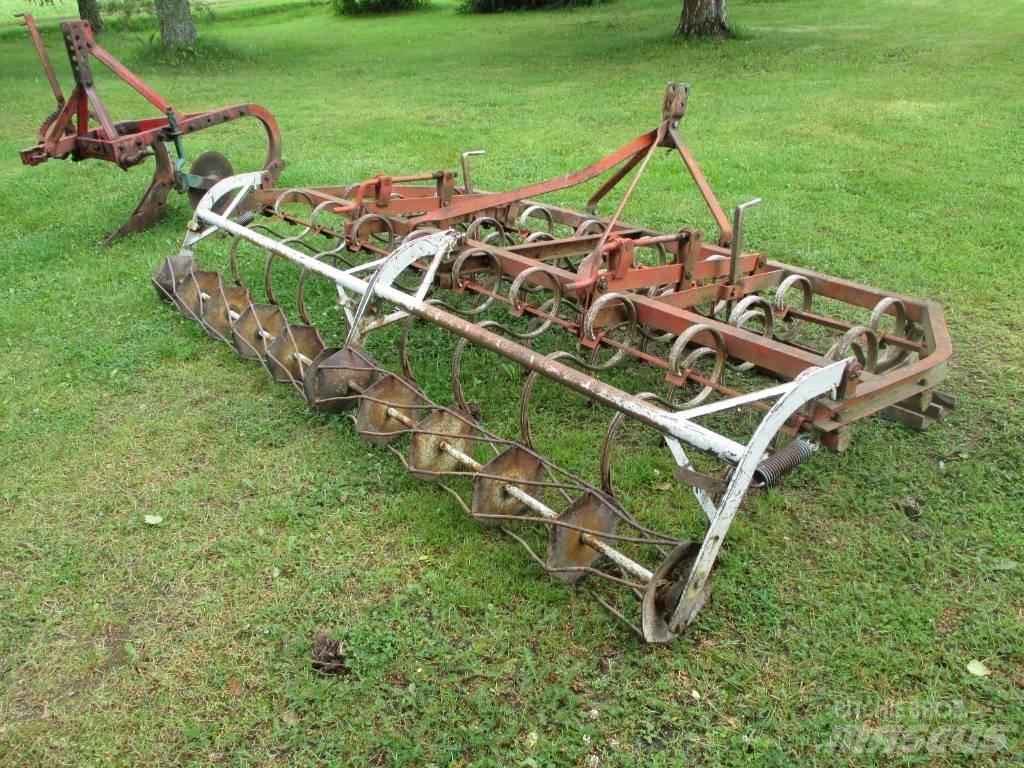 Massey Ferguson 590 Tractoare