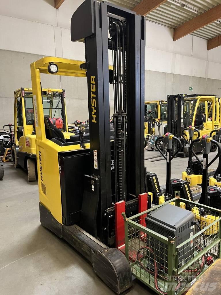 Hyster R1.4 Stivuitor cu catarg retractabil