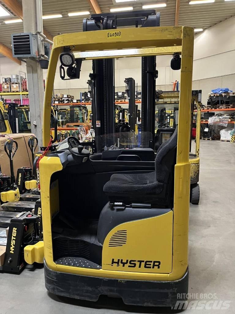 Hyster R1.4 Stivuitor cu catarg retractabil