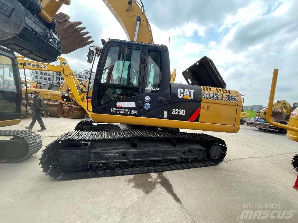CAT 323D Excavatoare pe șenile
