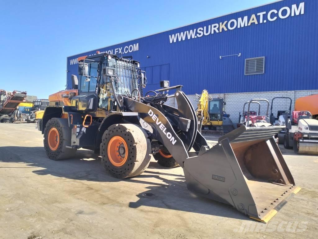 Develon DL 220-7 Incarcator pe pneuri