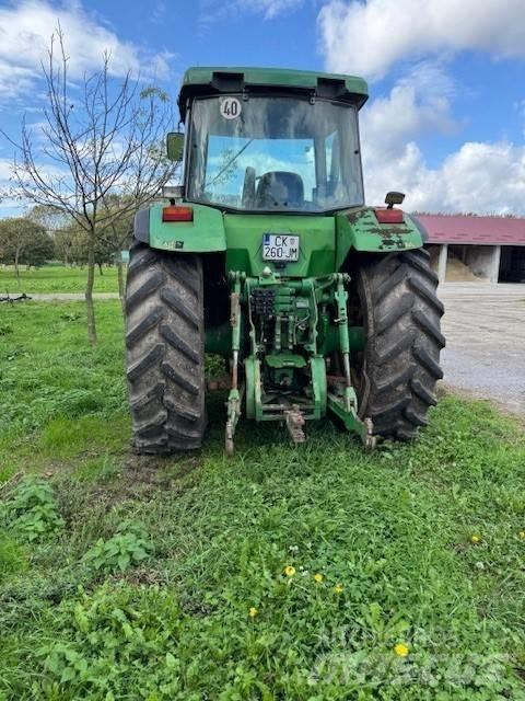 John Deere 8200 Tractoare