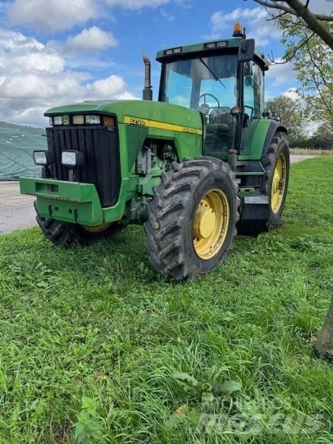 John Deere 8200 Tractoare