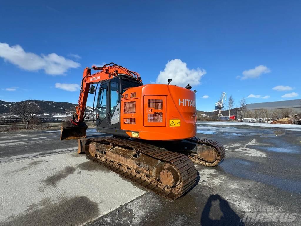 Hitachi ZX 225 US Excavatoare pe șenile
