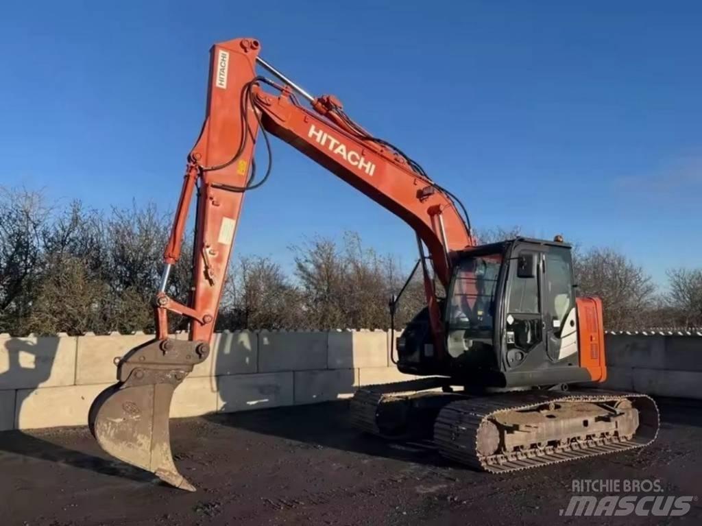 Hitachi ZX 135 Excavatoare pe șenile
