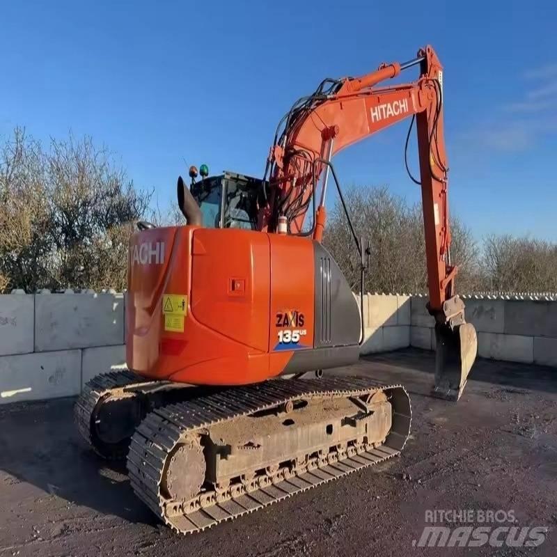 Hitachi ZX 135 Excavatoare pe șenile
