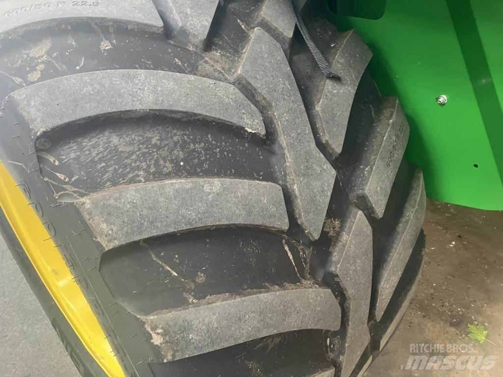 John Deere V461R Masina de balotat cilindric