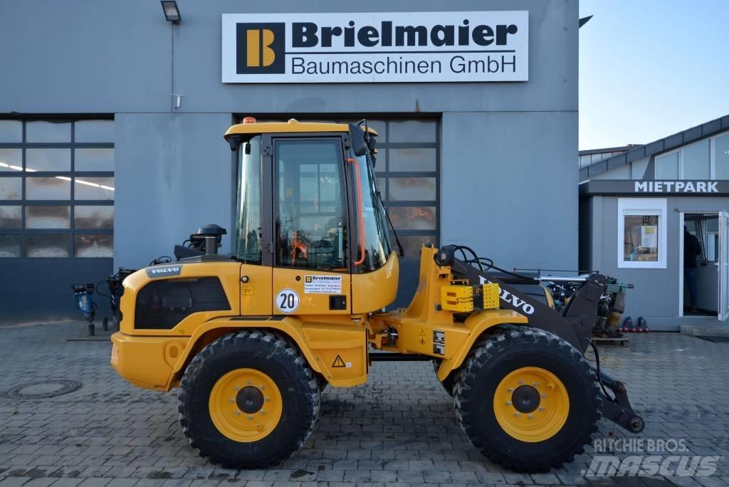Volvo L 30 H Incarcator pe pneuri