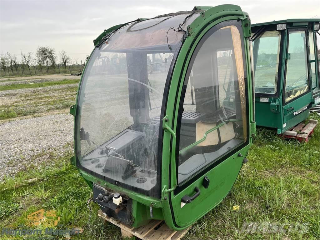 John Deere 1470E Cabine si interior