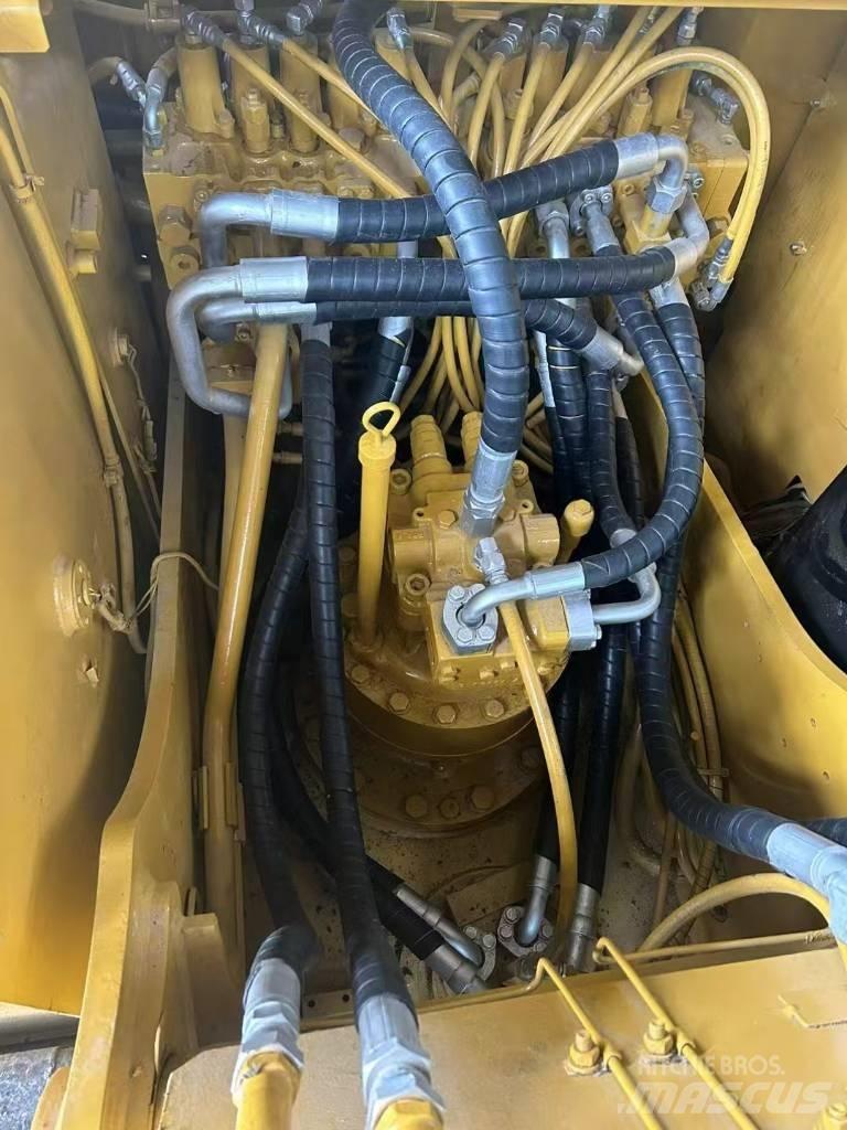 CAT 320 D2 Excavatoare pe șenile
