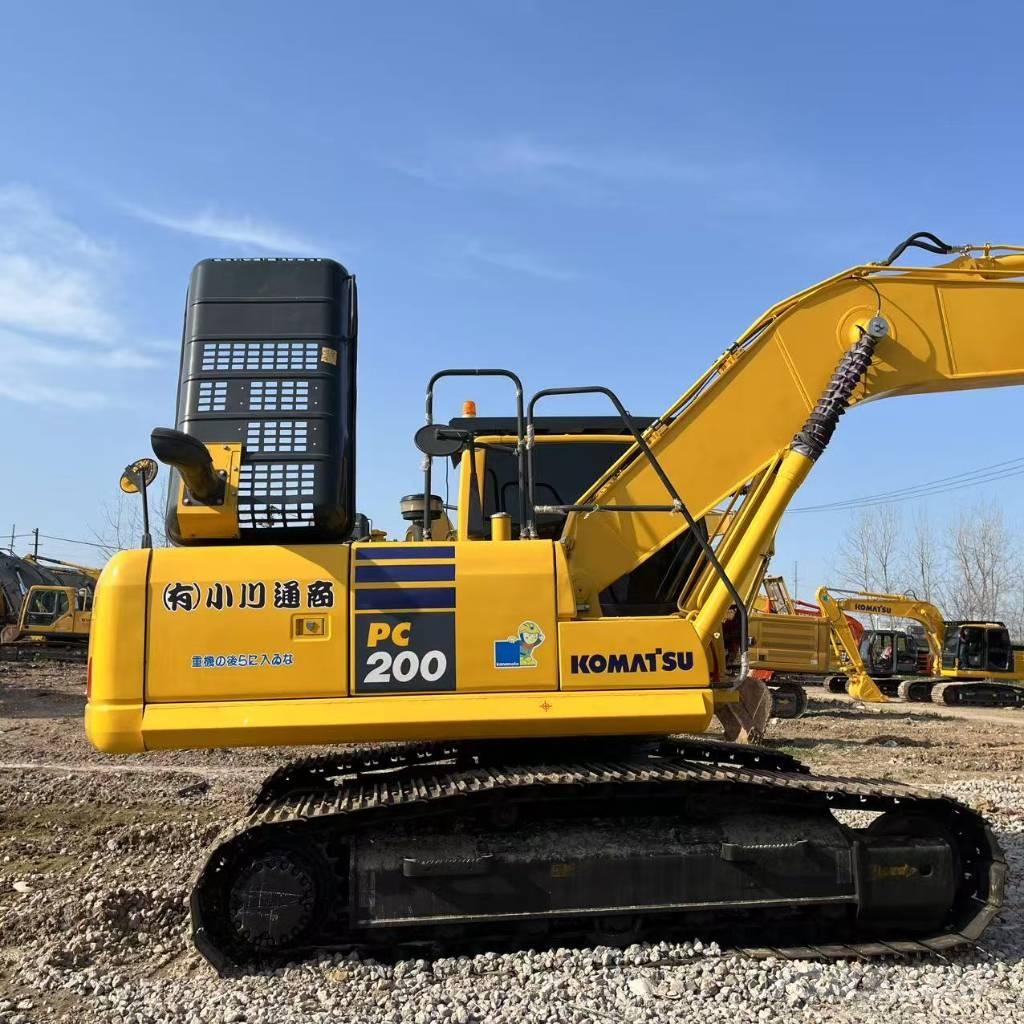 Komatsu PC 200 Excavatoare pe șenile
