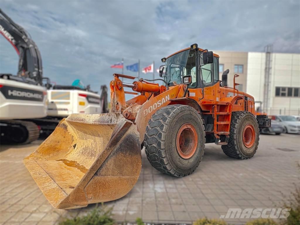 Doosan DL 300 Incarcator pe pneuri