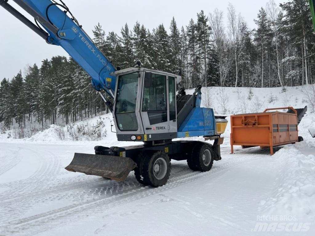 Fuchs MHL 320 Paleta de manipulare