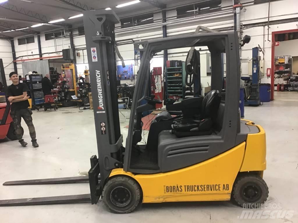 Jungheinrich EFG 320 Stivuitor electric