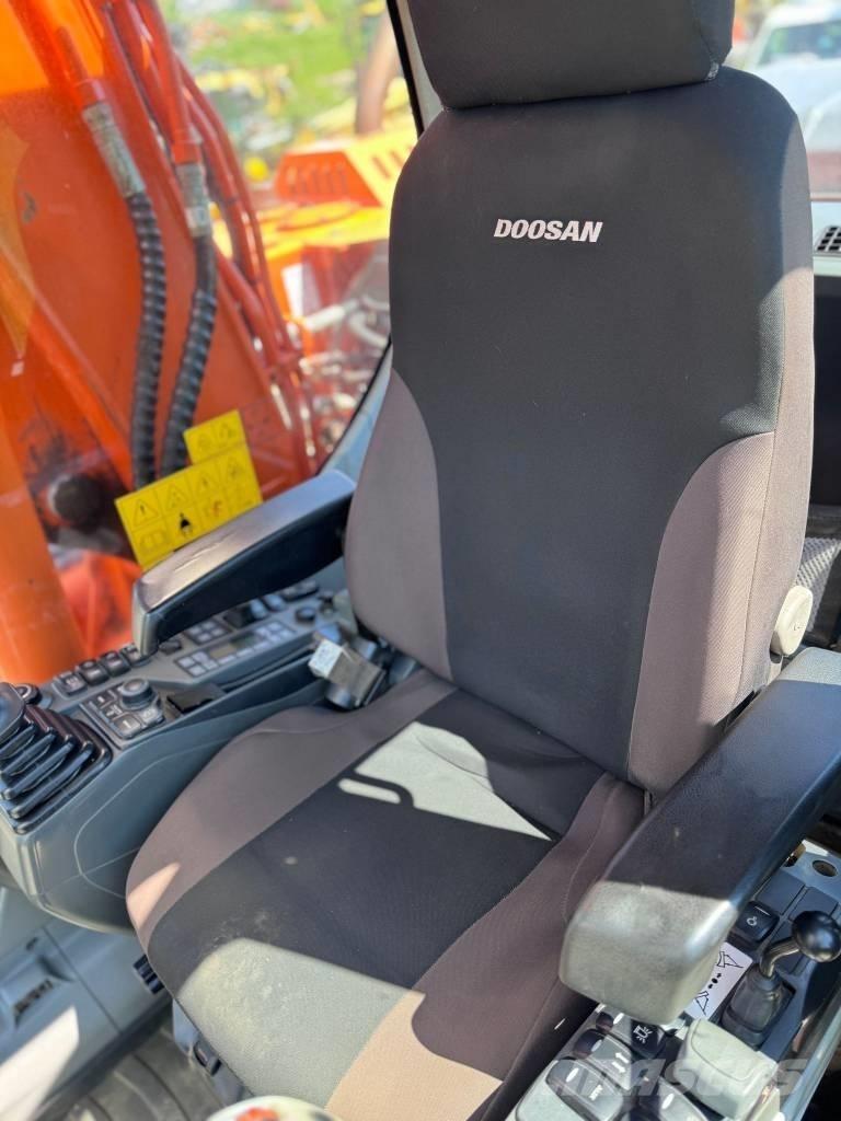 Doosan DX 140 W-3 Excavatoare cu roti