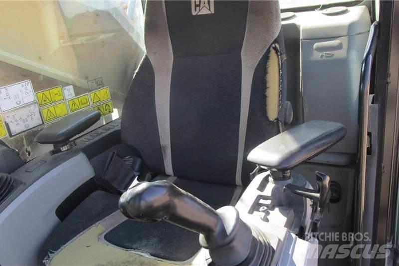 CAT 374FL Mini excavatoare < 7t