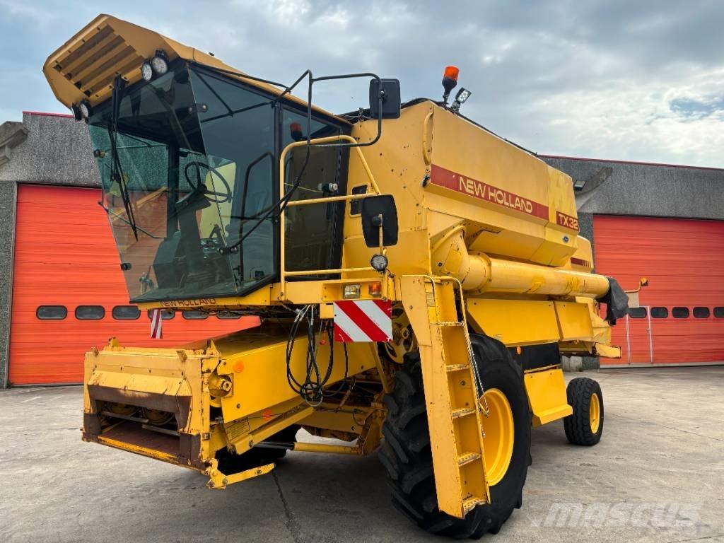 New Holland TX 32 Combine de secerat