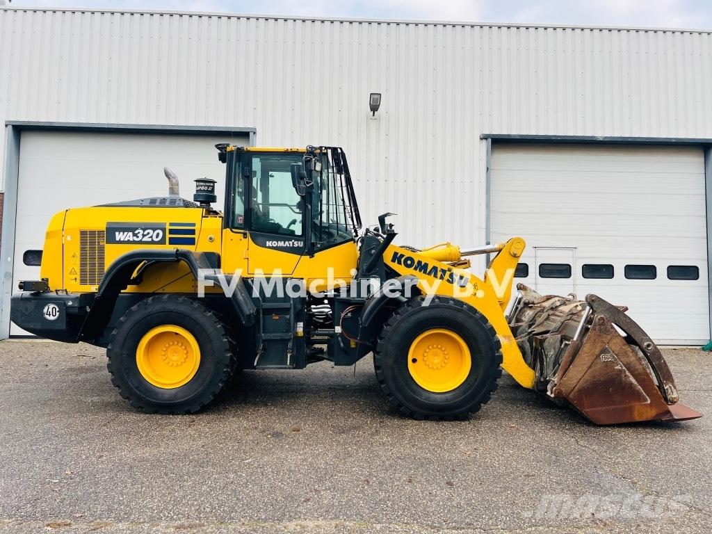 Komatsu WA320 Incarcator pe pneuri