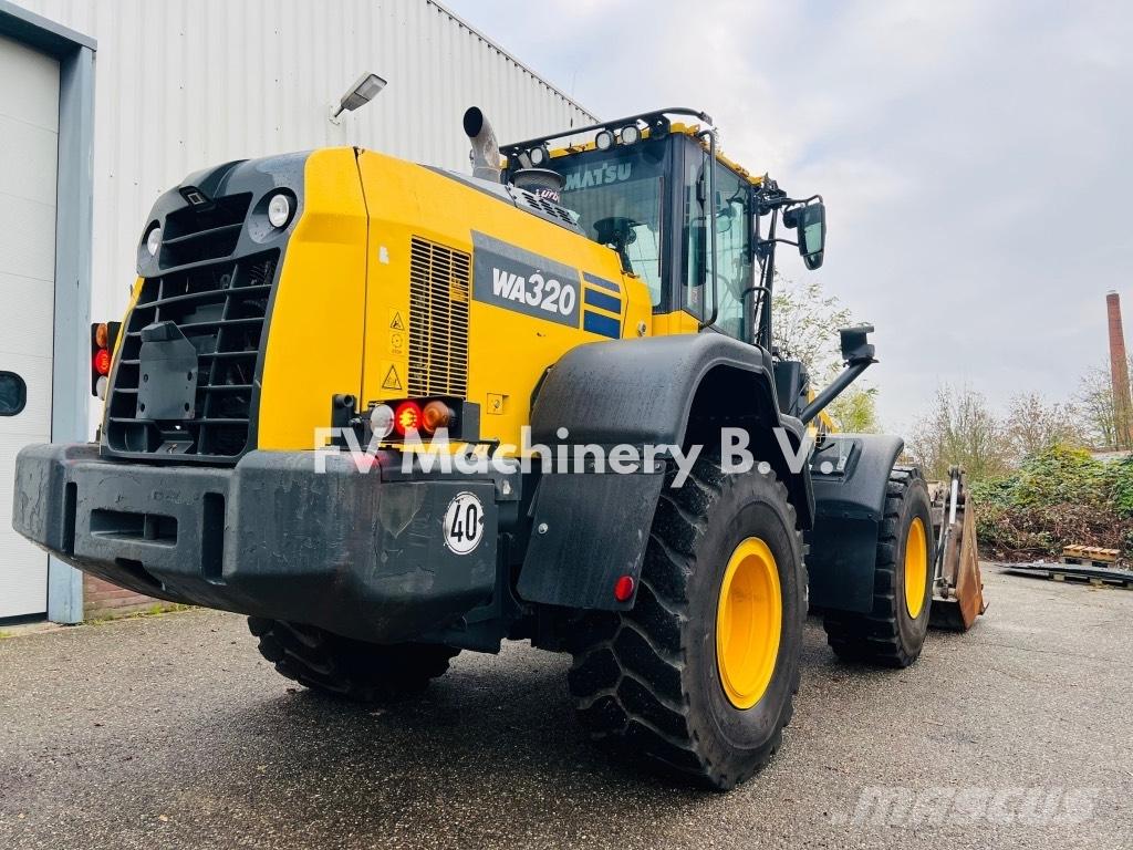 Komatsu WA320 Incarcator pe pneuri
