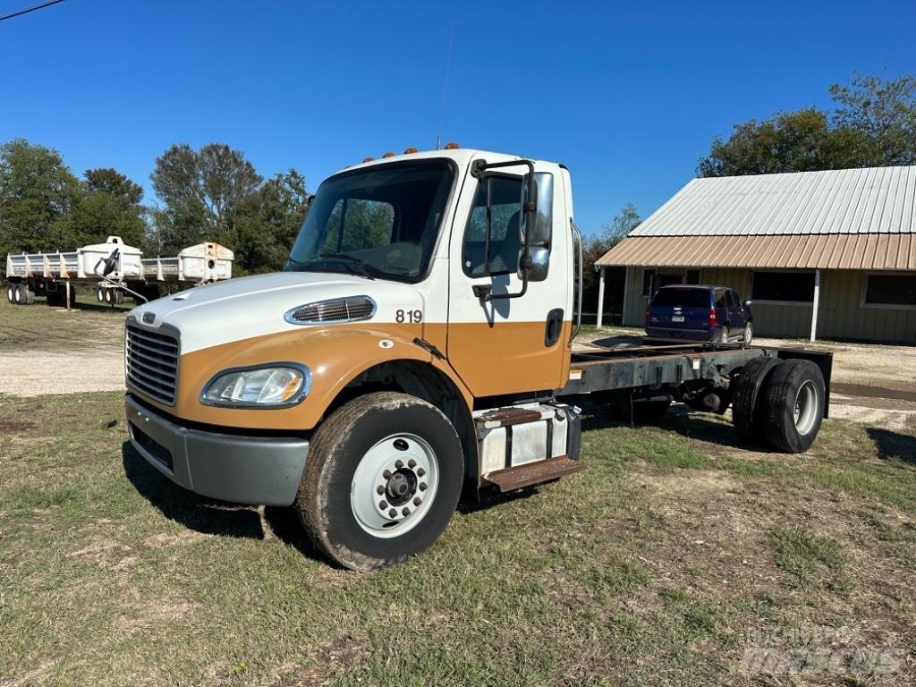 Freightliner M 106 Camion cabina sasiu