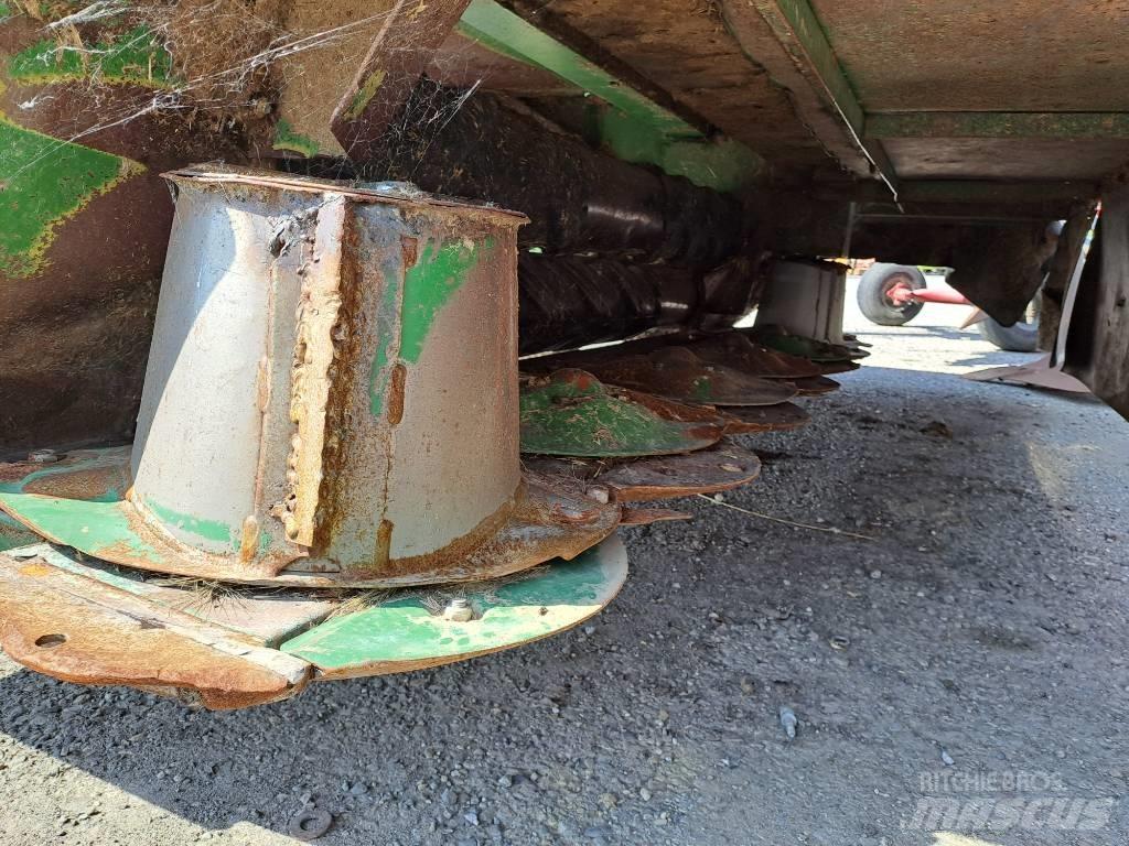 John Deere 1460 Cositoare de iarba cu umidificator