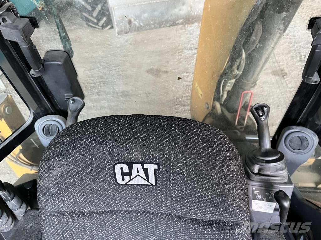 CAT 432 F 2 Buldoexcavatoare