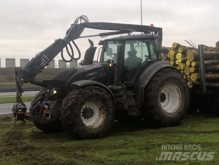 Valtra T 214 D Tractoare