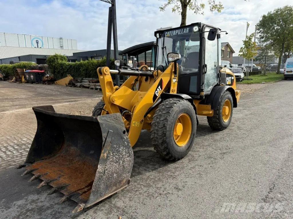 CAT 906H Incarcator pe pneuri