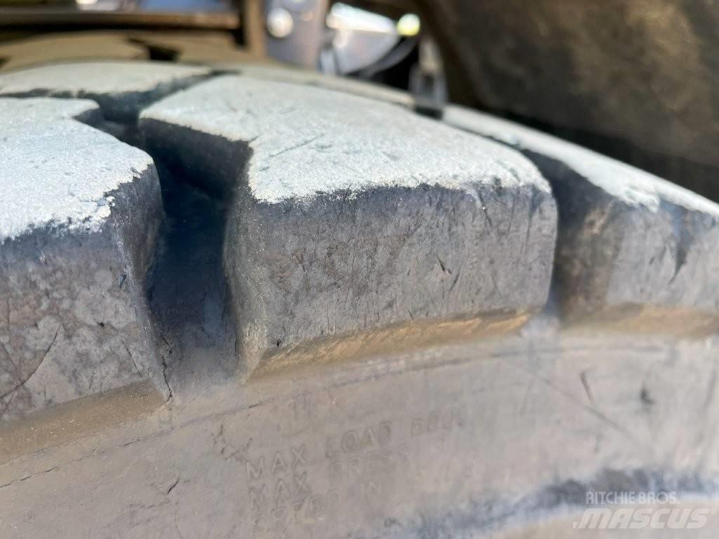 Komatsu PW 180-11 Excavatoare cu roti
