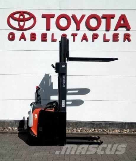 Toyota SPE140L Transpaleta manuala