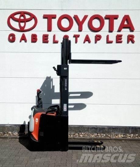 Toyota SPE140L Transpaleta manuala