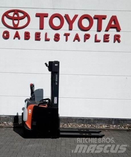 Toyota SPE140L Transpaleta manuala