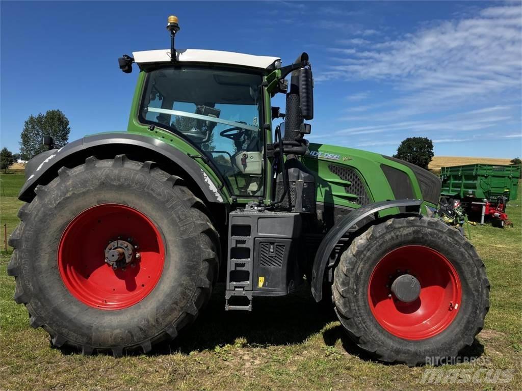 Fendt 828 Vario Tractoare