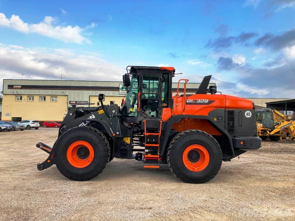 Develon DL 320-7 Incarcator pe pneuri