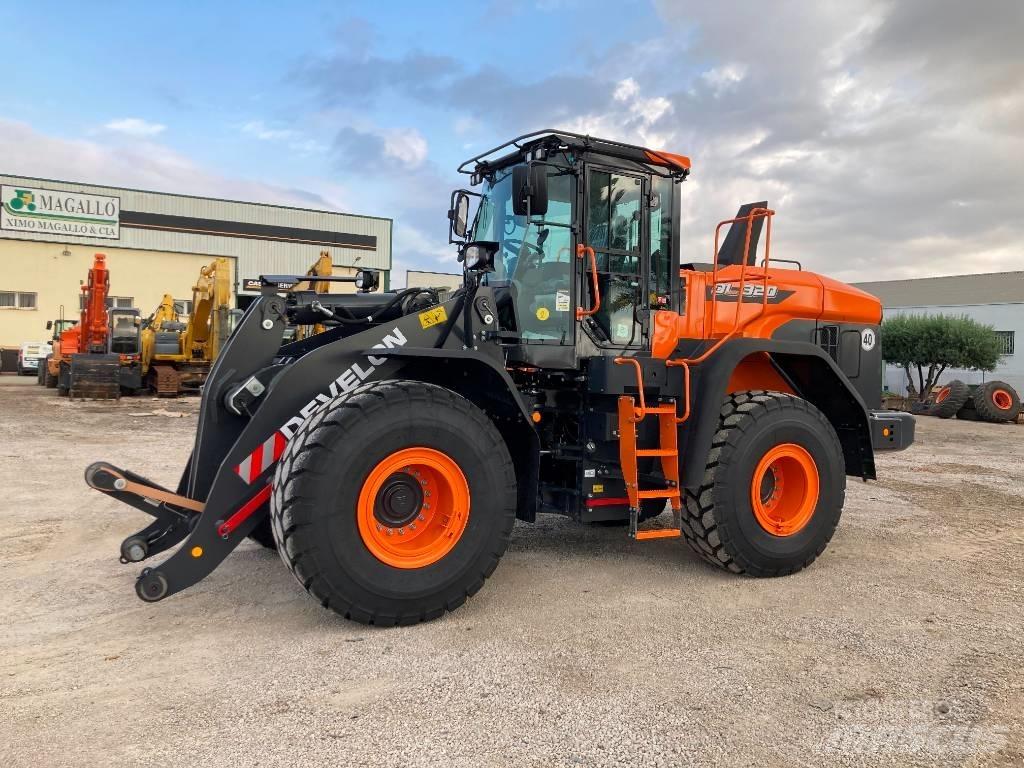 Develon DL 320-7 Incarcator pe pneuri