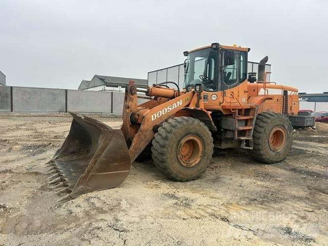 Doosan DL 300 Incarcator pe pneuri