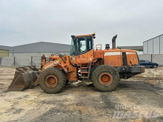 Doosan DL 300 Incarcator pe pneuri