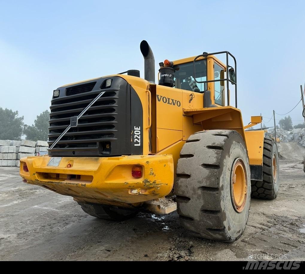 Volvo L 220 E Incarcator pe pneuri