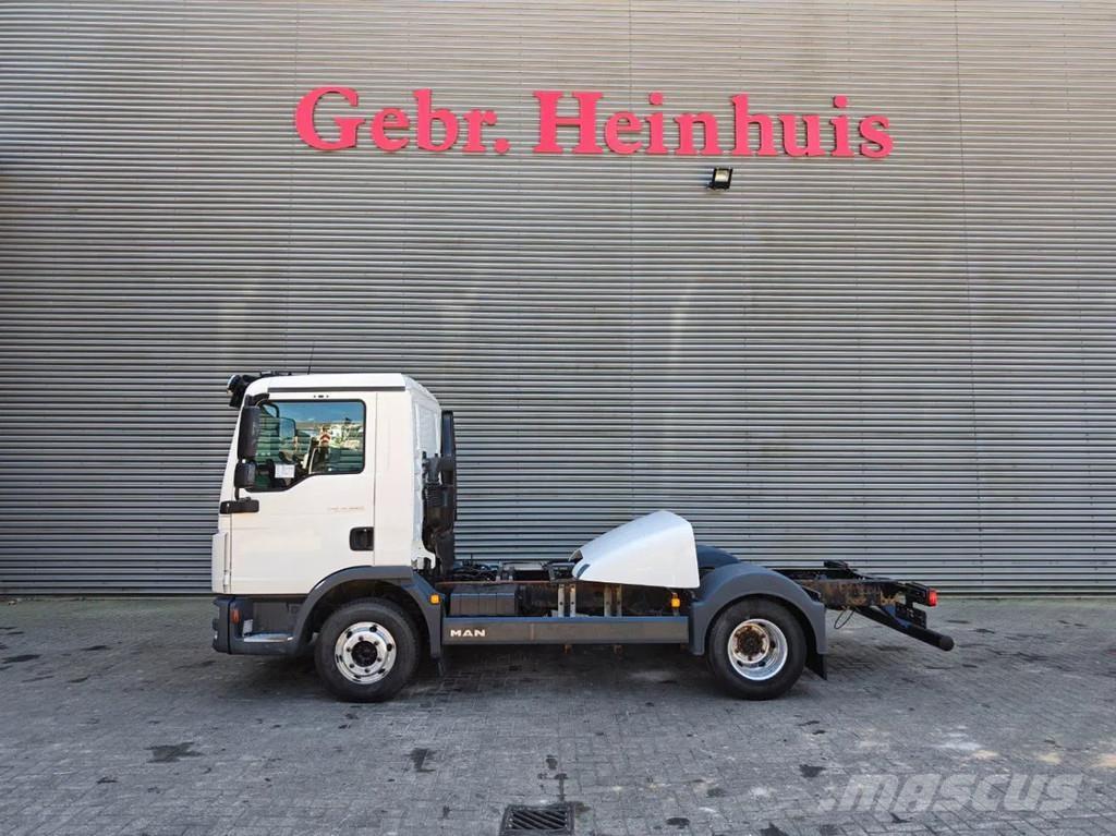 MAN TGL 8.220 4x2 Camion cabina sasiu