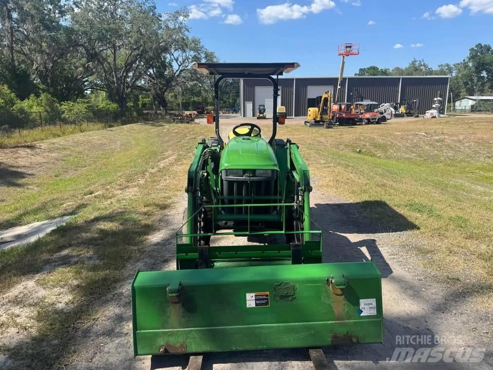 John Deere 3038 E Tractoare