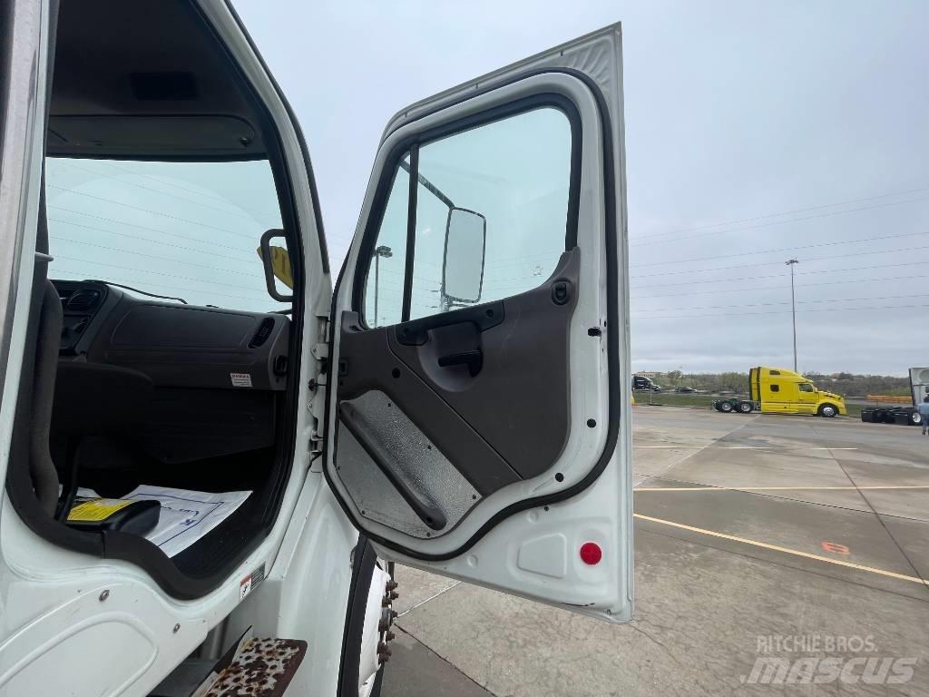 Freightliner M 106 Camioane platforma/prelata