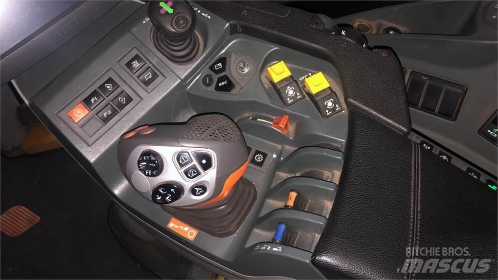 CLAAS AXION 810 Tractoare