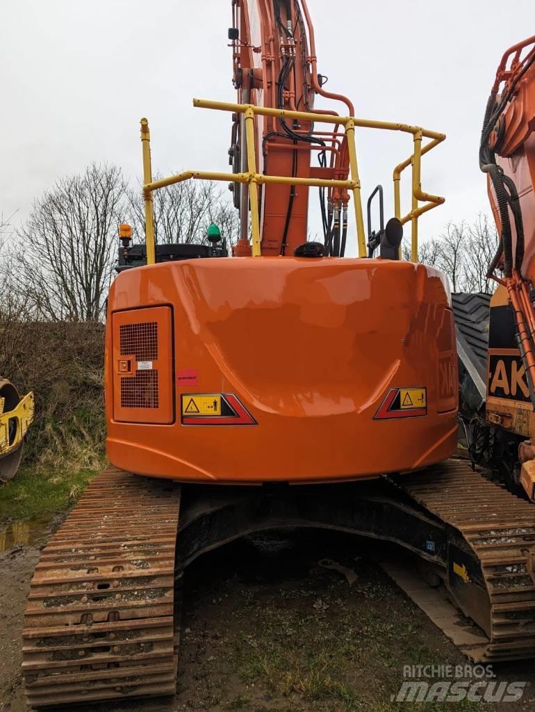 Hitachi ZX225US-7 Excavatoare pe șenile
