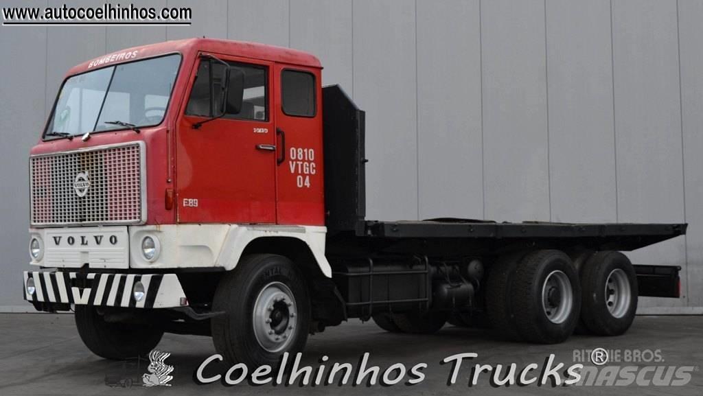 Volvo F89-42 (6x2) Camioane platforma/prelata
